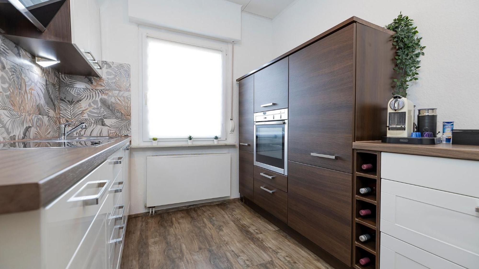 Apartment Luxx Mm, Airport- Fuer 7 Personen-parken-kueche *