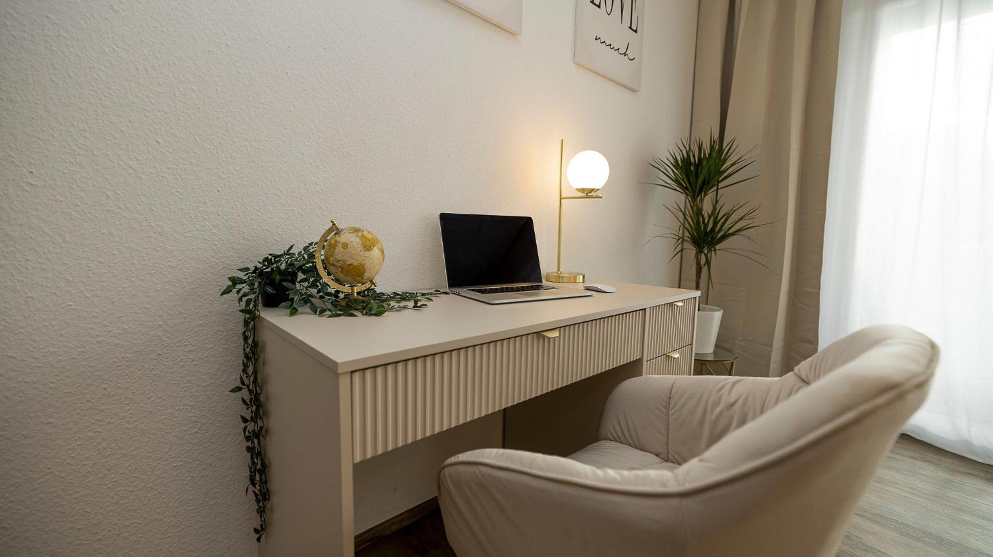 Apartment Luxx Mm, Airport- Fuer 7 Personen-parken-kueche